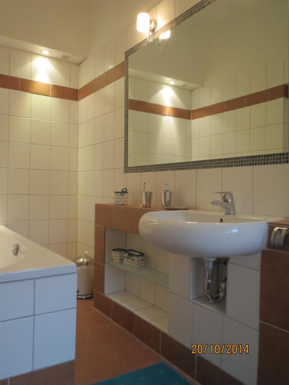 Ferienwohnung Schoenwaelder Mit Kleiner Terrasse Und Wall Box Buxtehude Exterior foto